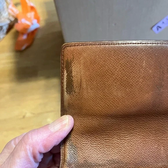 Louis Vuitton monogram Sarah long wallet. Some rubbing/wear (see pics). - Picture 6 of 6